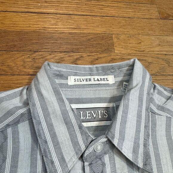 Vintage Levi’s Silver Label Shirt - Picture 5 of 8